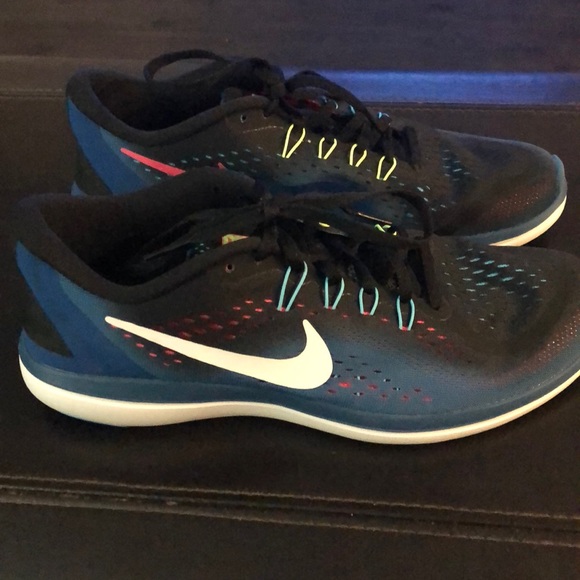 Nike Shoes - Nike Women’s fitsole shoes, like new size 11